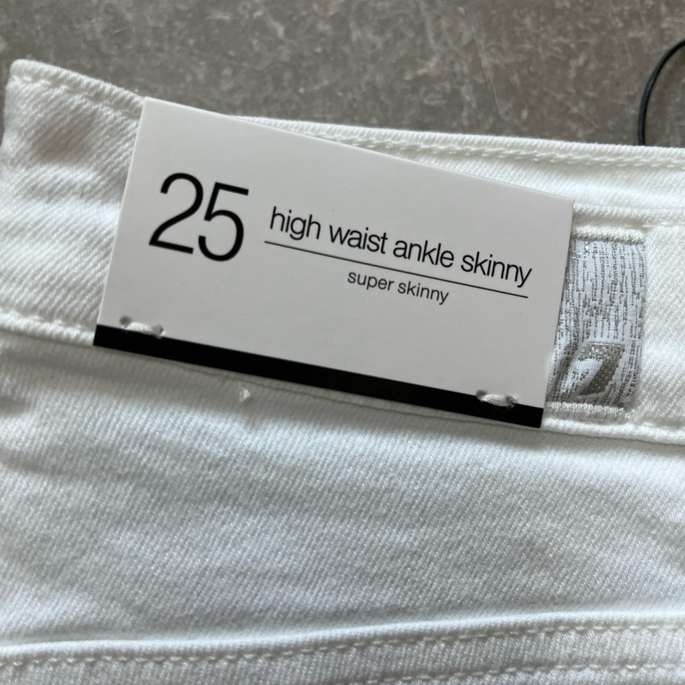 7 for all mankind. White jeans with blue and silver fringe piping. NWT. Size 25